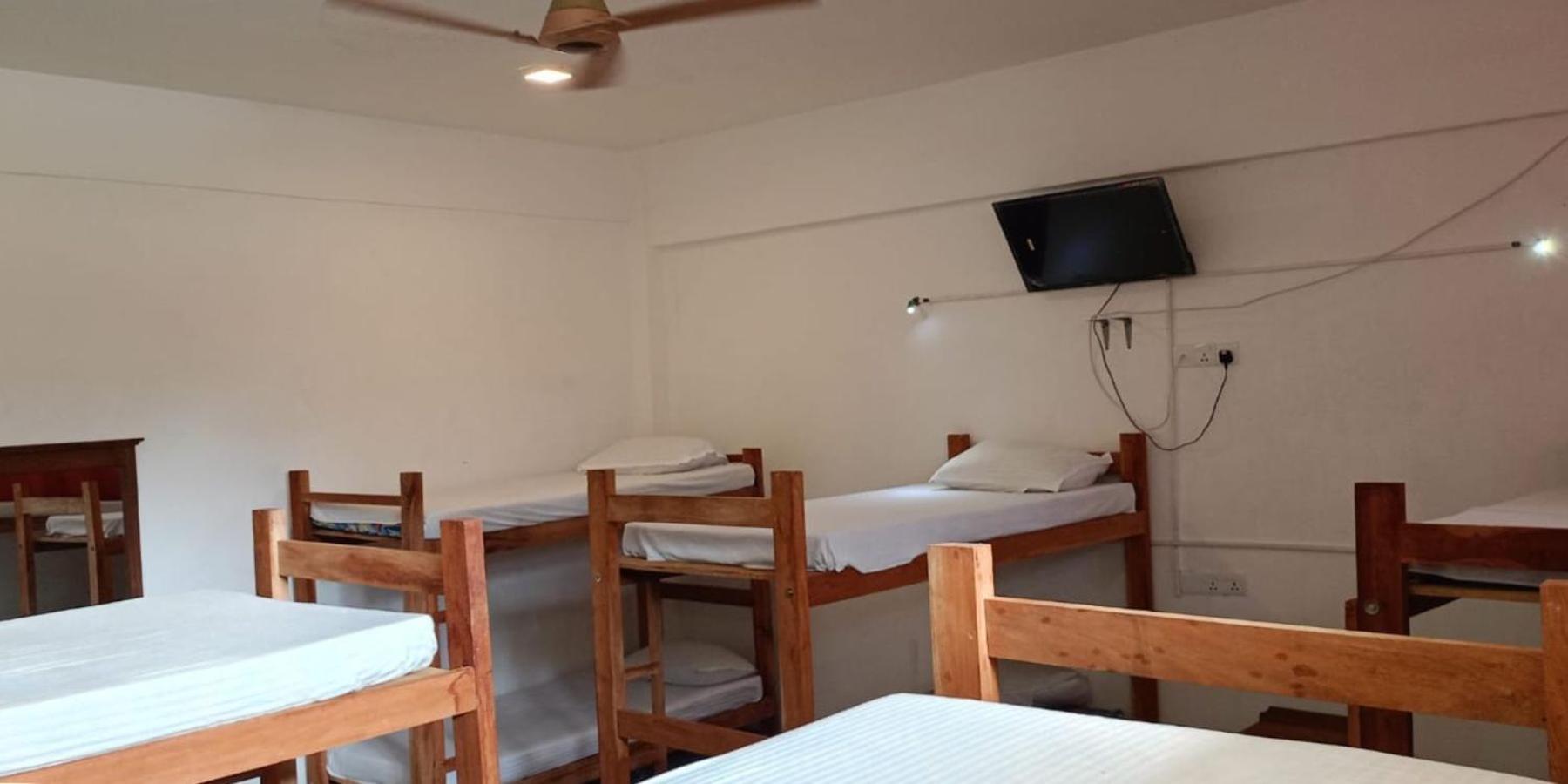 Funky Monkey Hostel & Yoga Rooftop Lounge , Arugambay Pottuvil Exterior photo